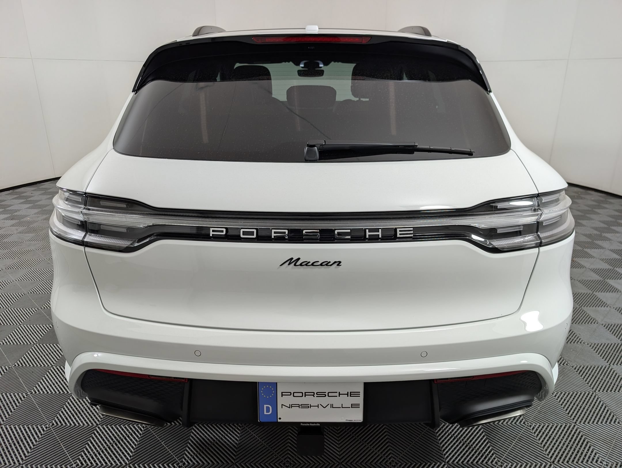 Certified 2026 Porsche Macan AWD/4WD image 11