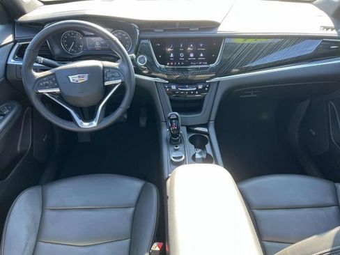 Used 2025 Cadillac XT6 Premium Luxury FWD image 14