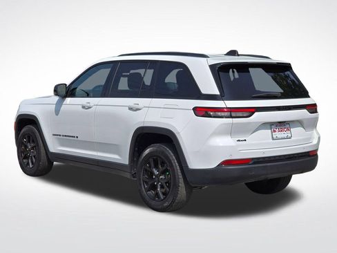 Used 2024 Jeep Grand Cherokee Altitude AWD/4WD image 14