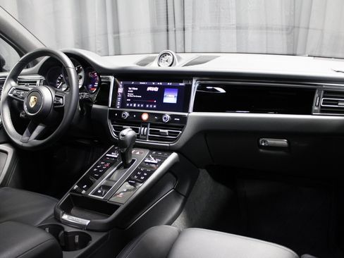 Used 2025 Porsche Macan image 22