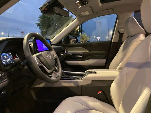 Used 2025 Toyota Grand Highlander AWD Hybrid image 10