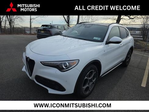 Used 2023 Alfa Romeo Stelvio Ti image 1