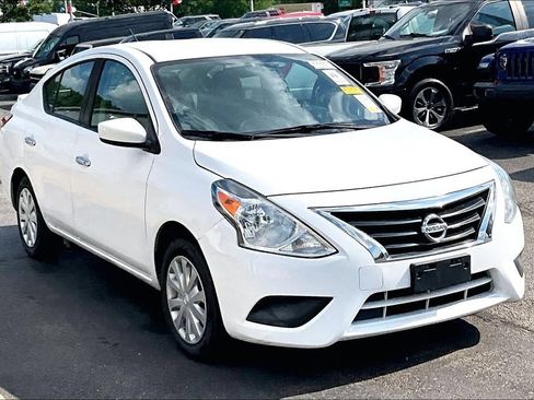 Used 2019 Nissan Versa SV FWD image 1