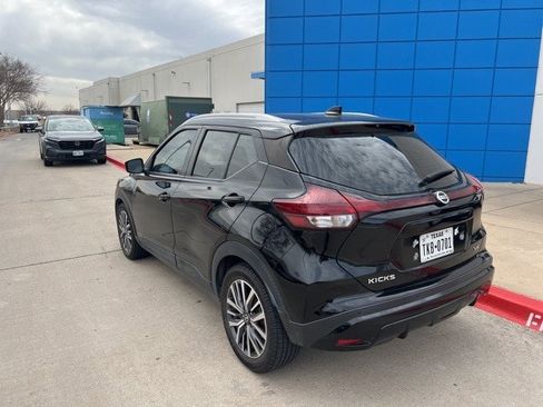 Used 2021 Nissan Kicks SV image 8