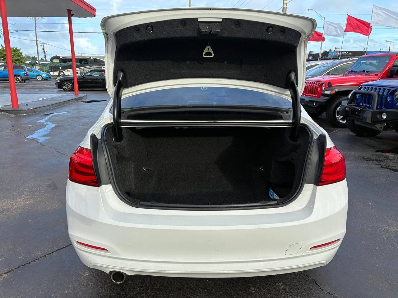 Used 2018 BMW 320i Sedan RWD image 15