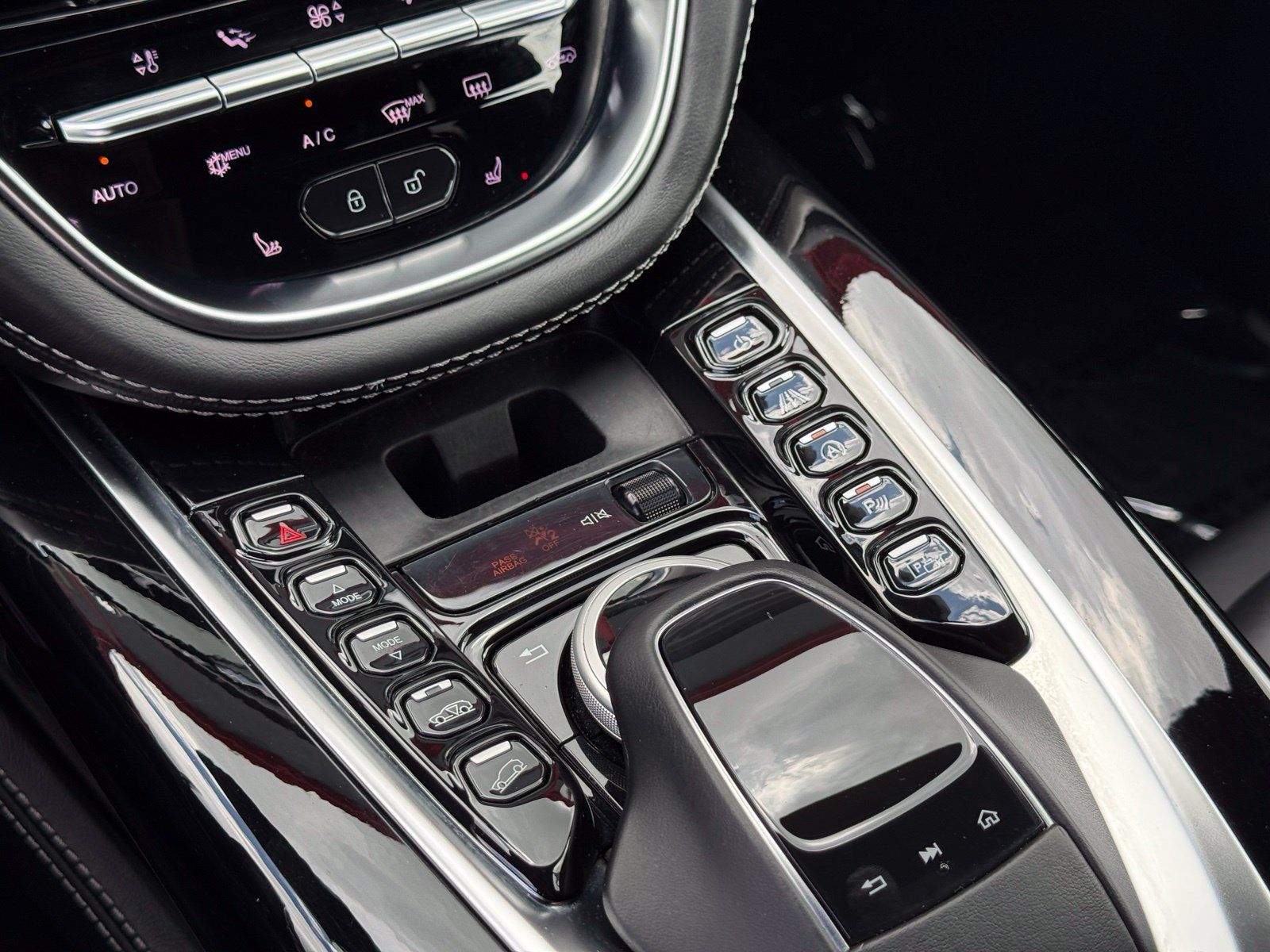 Used 2021 Aston Martin DBX AWD/4WD image 47