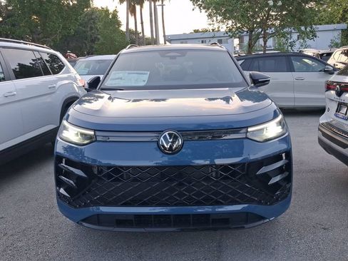 New 2026 Volkswagen Tiguan SE R-Line FWD image 2