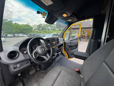 Used 2021 Mercedes-Benz Sprinter 2500 w/ Acoustic Package image 17