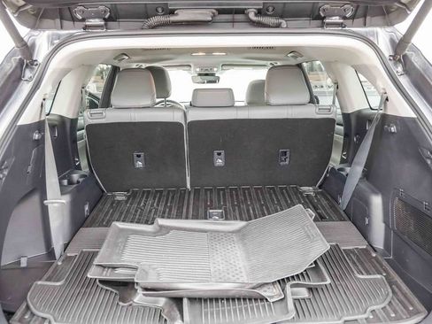 Used 2024 Toyota Highlander XLE AWD/4WD image 31