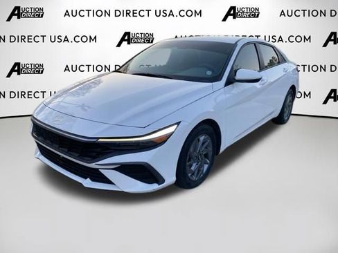 Used 2024 Hyundai Elantra SEL image 1