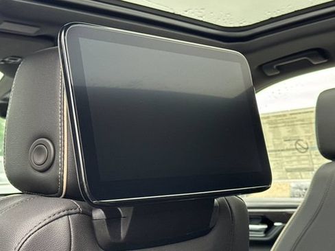 New 2026 GMC Yukon XL Elevation w/ Elevation Premium Package AWD/4WD image 17