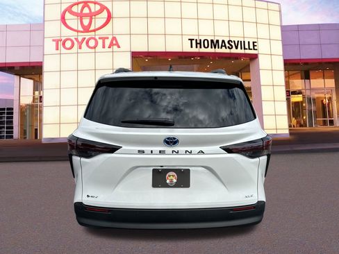 New 2025 Toyota Sienna XLE image 6