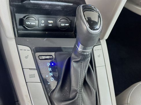 Used 2017 Hyundai Elantra Limited w/ Limited Tech Package 04 image 25