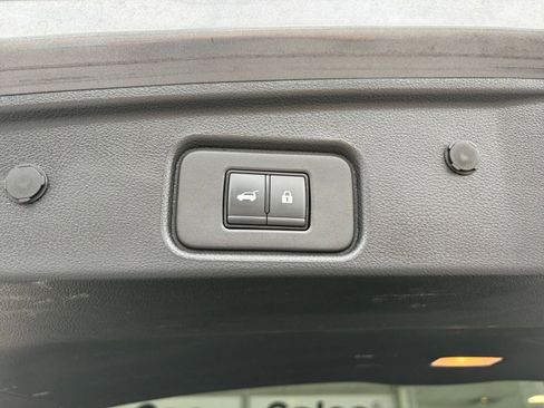 Used 2025 Nissan Pathfinder SV AWD/4WD image 23