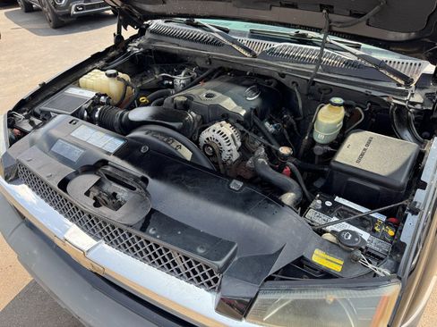 Used 2002 Chevrolet Avalanche 2500 w/ Convenience Pkg AWD/4WD image 22