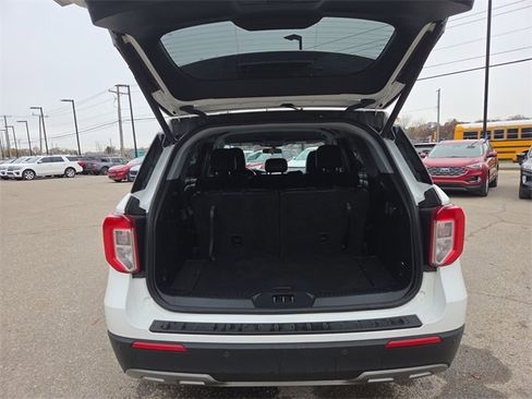 Certified 2022 Ford Explorer XLT w/ Equipment Group 202A image 19