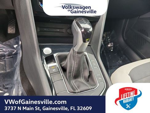 Used 2025 Volkswagen Taos SE FWD image 31