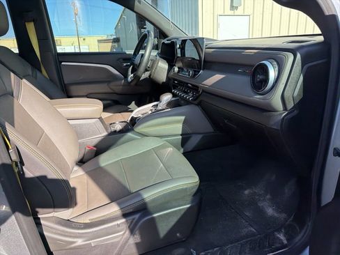 Used 2023 Chevrolet Colorado ZR2 w/ ZR2 Convenience Package III image 21