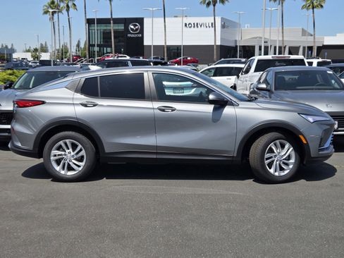 New 2025 Buick Envista Preferred image 3