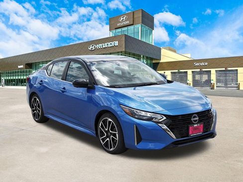 Used 2024 Nissan Sentra SR w/ SR Premium Package image 3