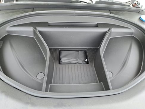 New 2025 Volvo EX90 Plus AWD/4WD image 9