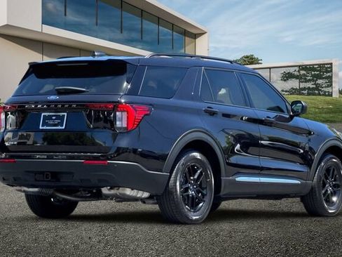 Used 2025 Ford Explorer Active RWD image 4