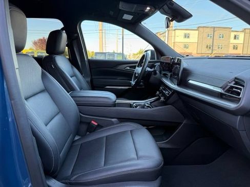 Used 2025 Chevrolet Traverse LT AWD/4WD image 10