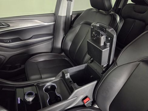 Used 2024 Jeep Grand Cherokee Limited w/ Black Appearance Package RWD image 20
