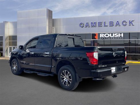 Used 2021 Nissan Titan SV w/ SV Convenience Package image 3