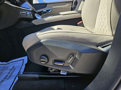 New 2026 Volvo XC90 B6 Plus w/ Protection Package Premier image 7