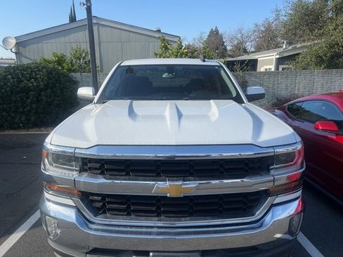 Used 2018 Chevrolet Silverado 1500 LT w/ LT Eassist Package image 2