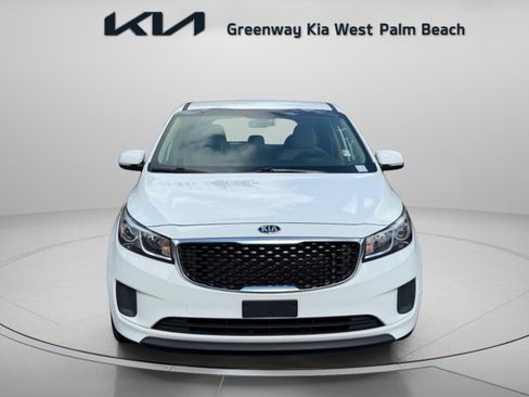 Used 2018 Kia Sedona LX FWD image 2