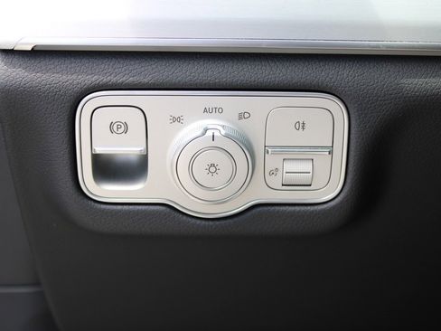 Used 2024 Mercedes-Benz GLE 450e 4MATIC image 13