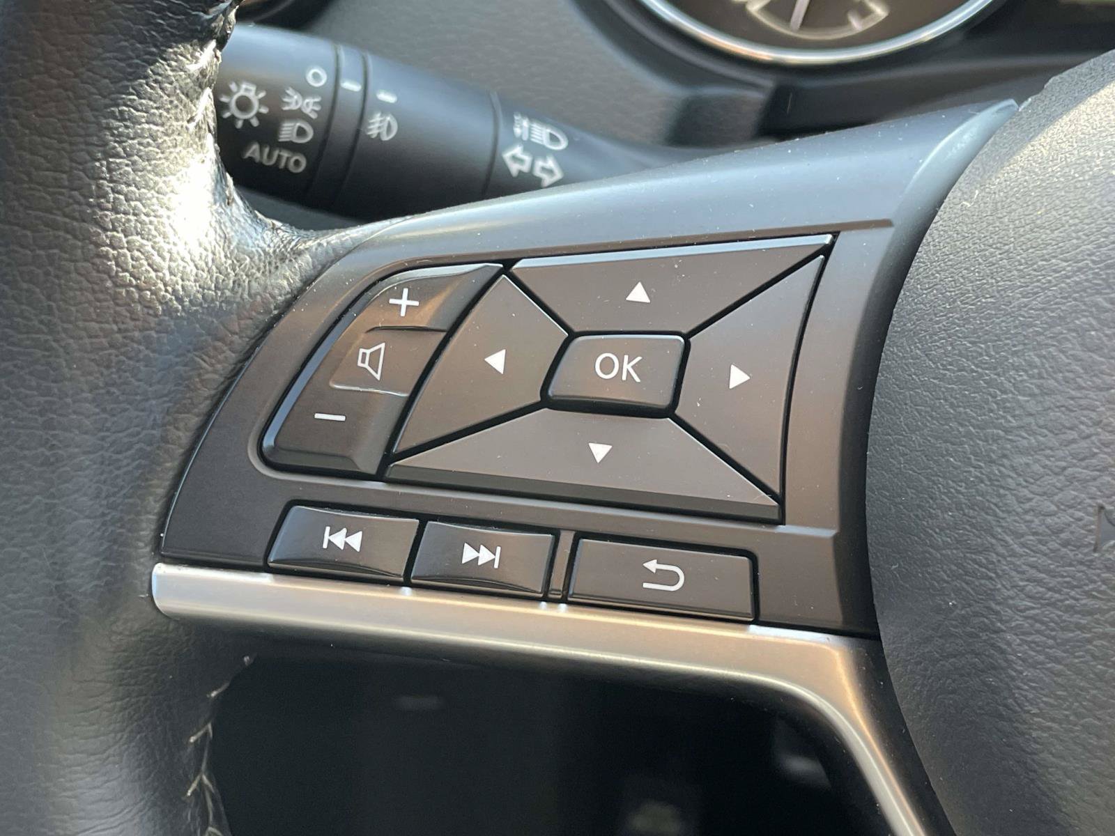 Used 2020 Nissan Rogue SV FWD image 9