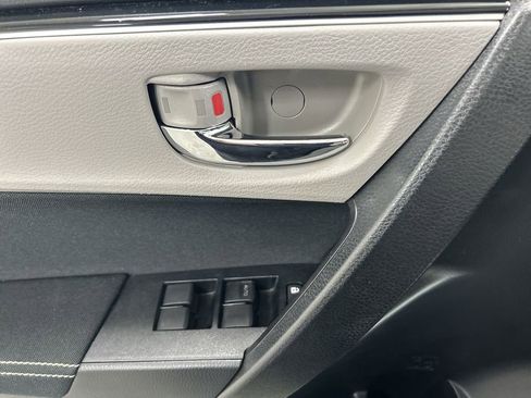 Used 2018 Toyota Corolla LE image 11