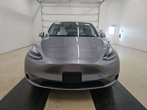 Used 2025 Tesla Model Y Long Range image 10