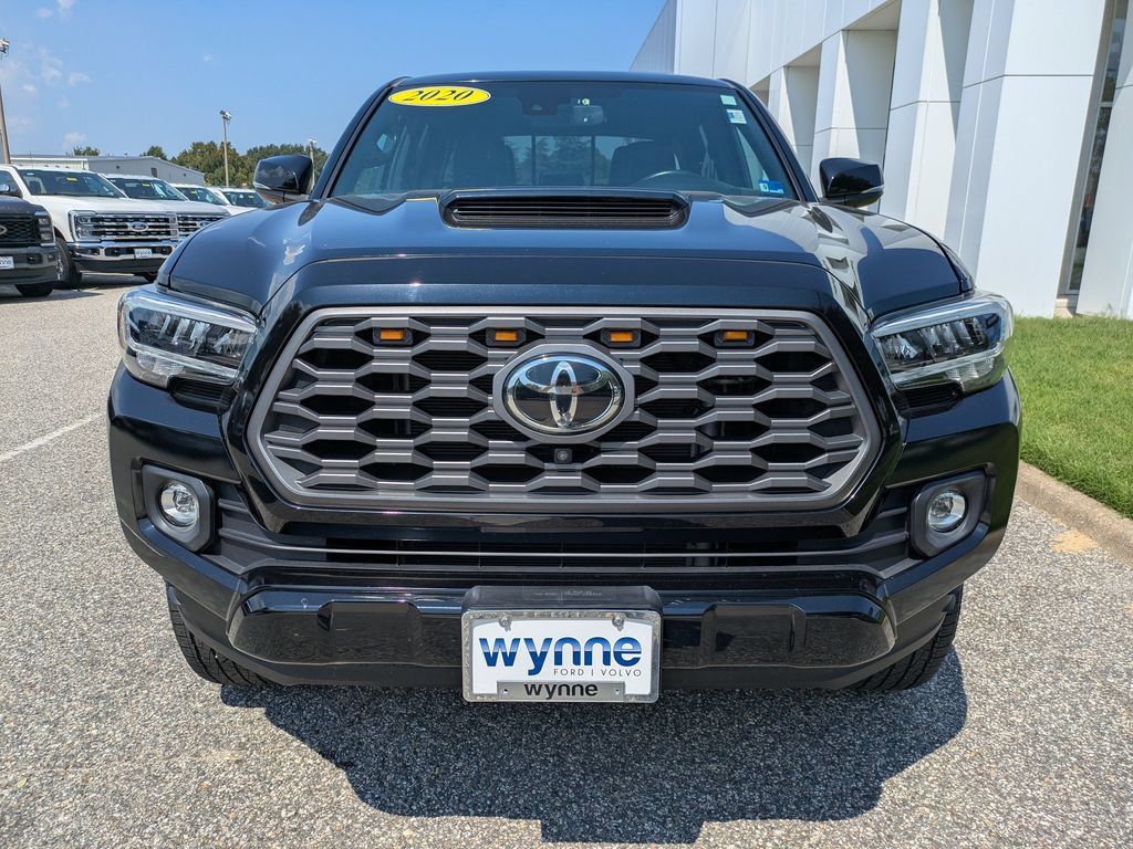 Used 2020 Toyota Tacoma TRD Sport w/ TRD Premium Sport Package AWD/4WD image 9