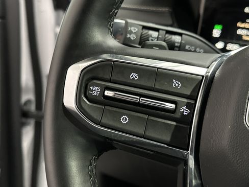 Used 2025 GMC Acadia Elevation FWD image 28