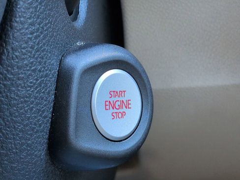 Used 2015 Volkswagen Eos Executive image 28