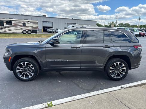 Used 2023 Jeep Grand Cherokee Overland w/ Advanced Protech Group III AWD/4WD image 6