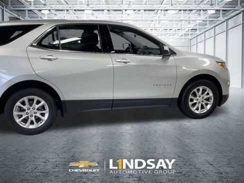 Used 2020 Chevrolet Equinox LT w/ Driver Convenience Package image 2