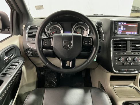Used 2019 Dodge Grand Caravan SXT image 7