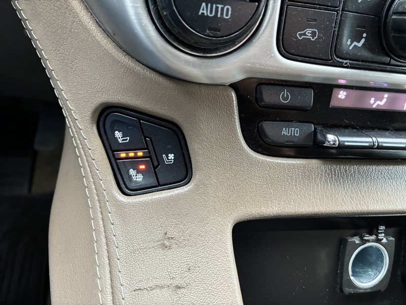 Used 2017 GMC Yukon SLT AWD/4WD image 13