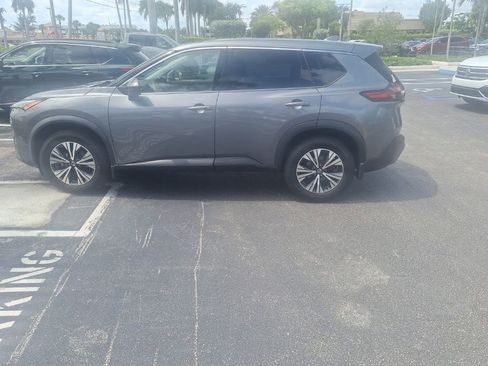Used 2021 Nissan Rogue SV AWD/4WD image 2