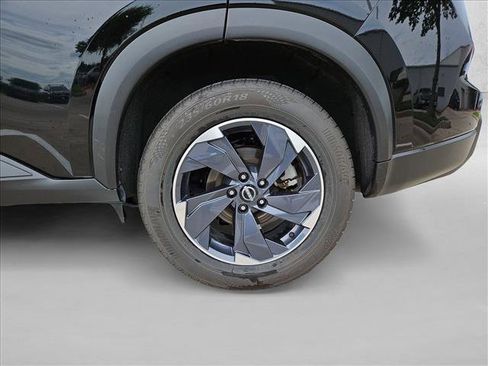 Used 2025 Nissan Rogue SV w/ SV Premium Package FWD image 23