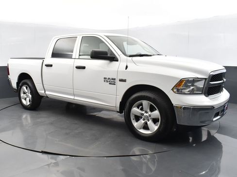 Used 2022 RAM 1500 Classic SLT image 3
