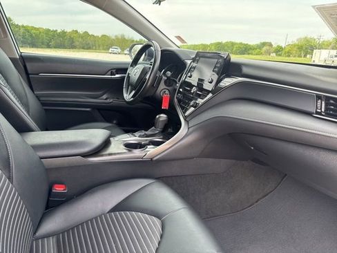 Used 2024 Toyota Camry SE image 14