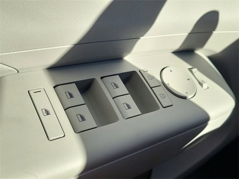 New 2026 Hyundai Kona SE image 13