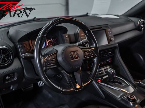 Used 2018 Nissan GT-R Premium image 27