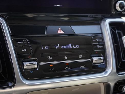 Used 2023 Kia Sorento SX AWD/4WD image 25